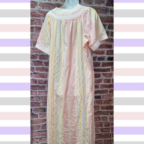 It’s a Charm Vintage 60s Housecoat – Women’s Modern Size 8 – Pastel Pink & Green - Picture 2 of 8